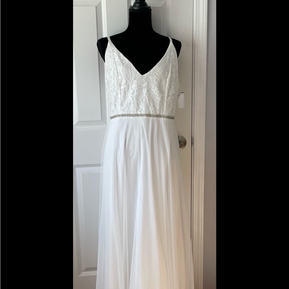 Elegant White Lace Maxi Dress